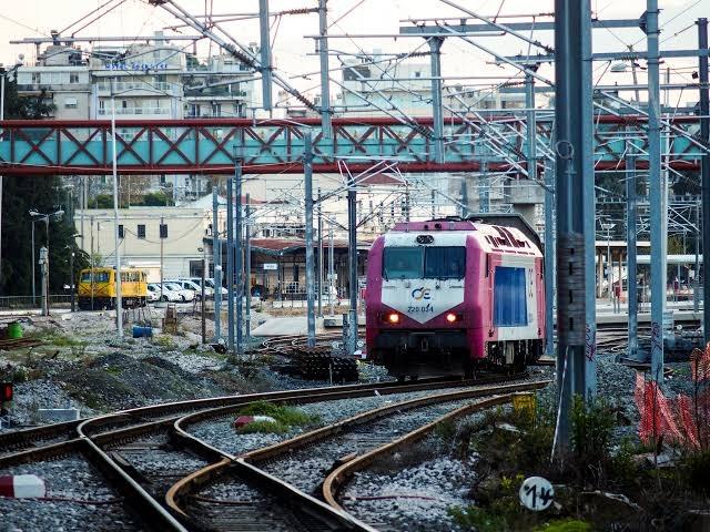 ΕΚΤΑΚΤΟ ΤΩΡΑ ΤΡΑΓΩΔΙΑ ΜΕ ΤΡΕΝΟ ΣΤΗ ΧΩΡΑ ΜΑΣ ΥΠΑΡΧΕΙ ΝΕΚΡΟΣ